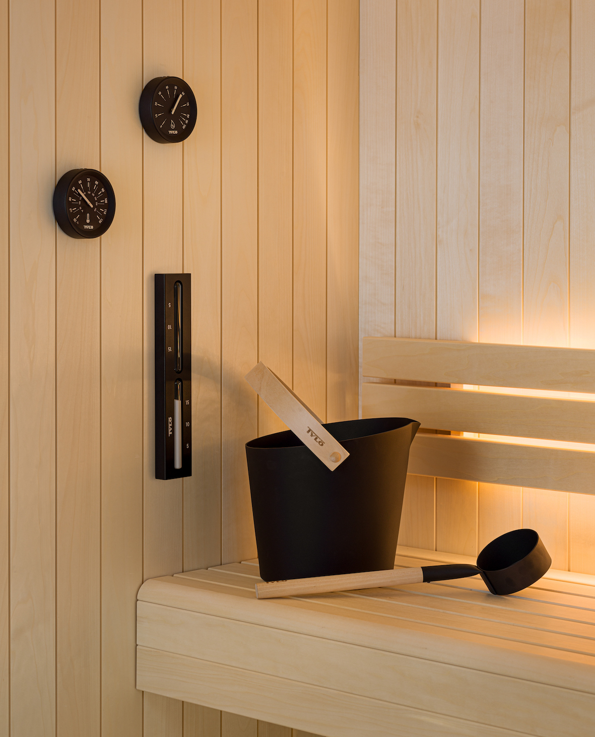 Tylö Saunazubehör Set Brilliant Black Saunakübel Saunakelle Thermometer Hygrometer Sanduhr
