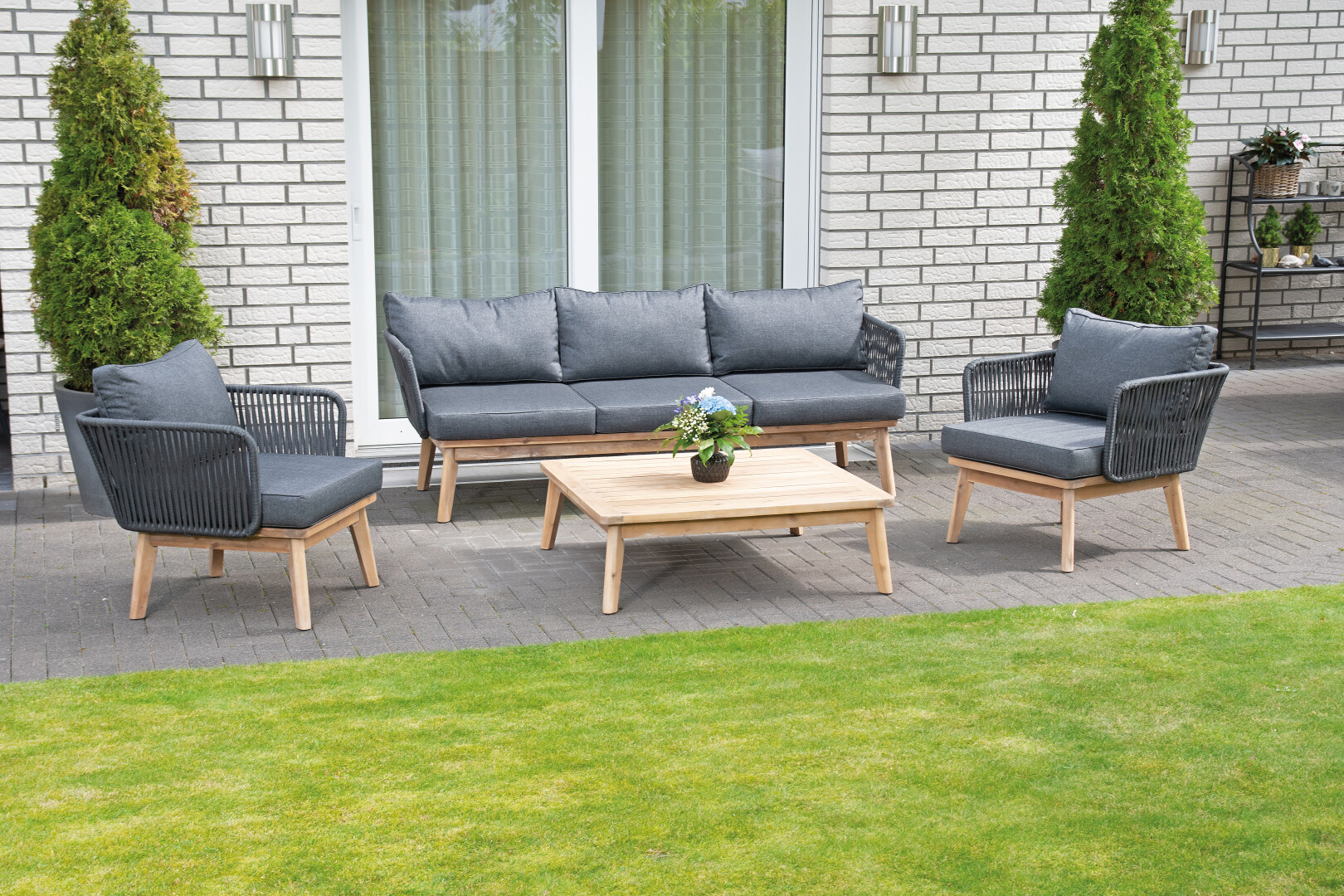 SunnySmart Lounge-Dining-Gruppe Bridgeport Alu/Akazienholz/Polyrope dunkelgrau inkl. Kissen (2 Sessel, 3-Sitzer-Sofa, 1 Tisch)