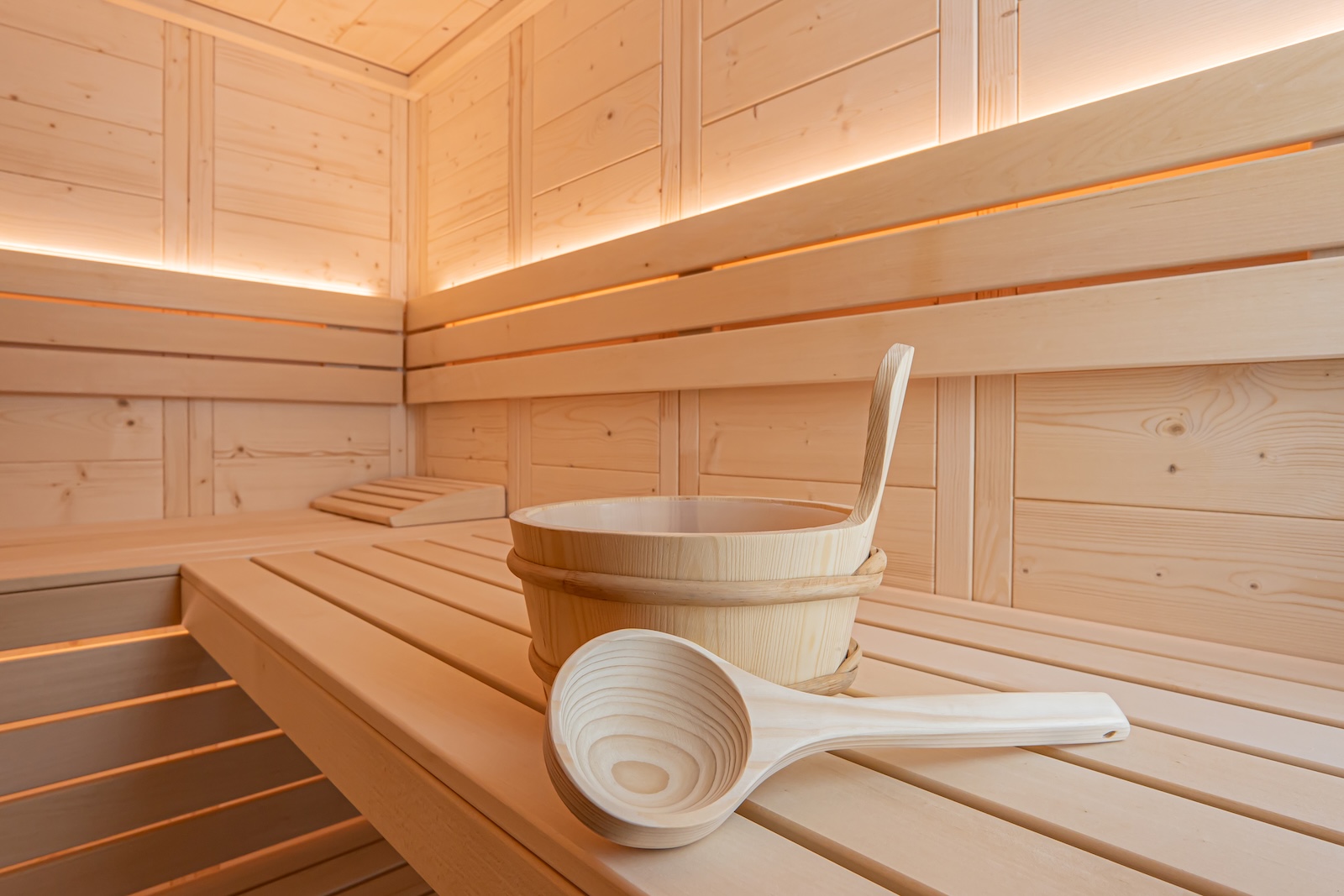 Harvia Sauna-Set Basic Aufgusseimer mit Saunakelle und Sanduhr aus Holz