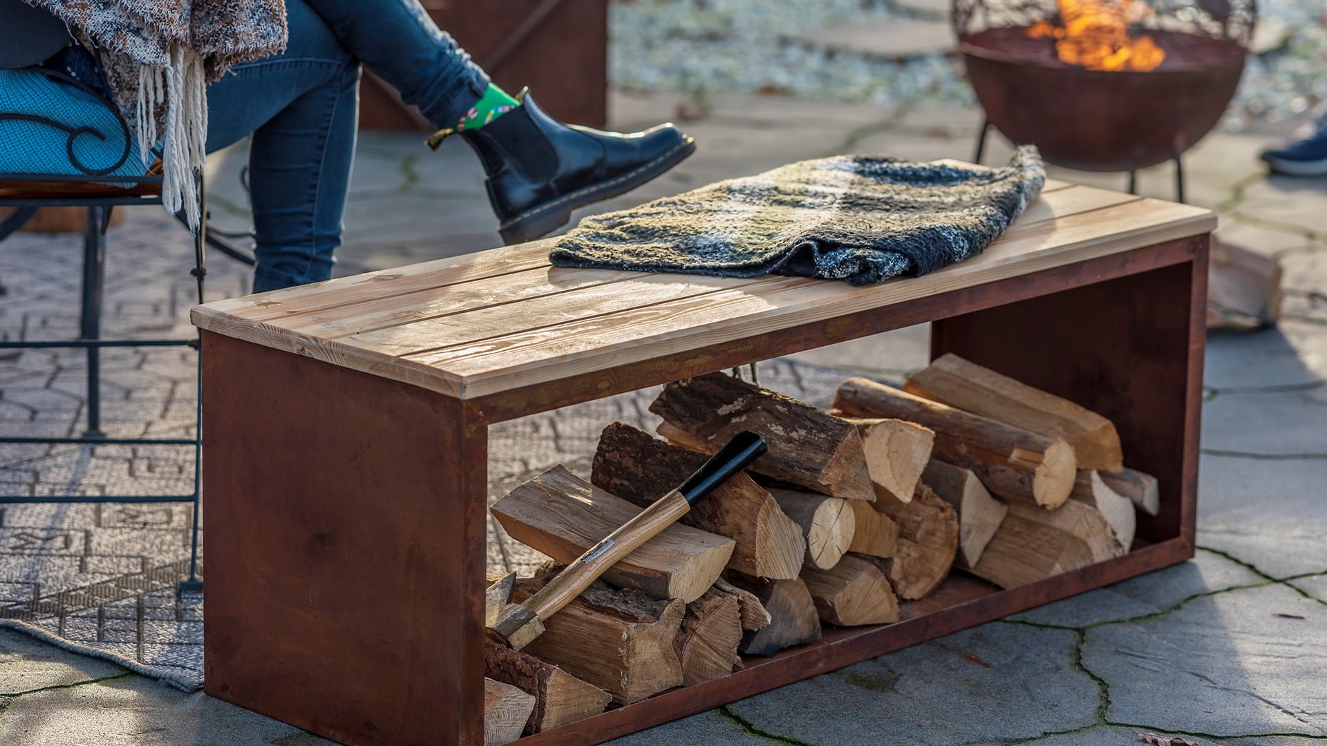 REDFIRE® Holzlagerbank Tyr Holz/Stahl Rost-Look Out­door-Bank mit Stauraum 210057
