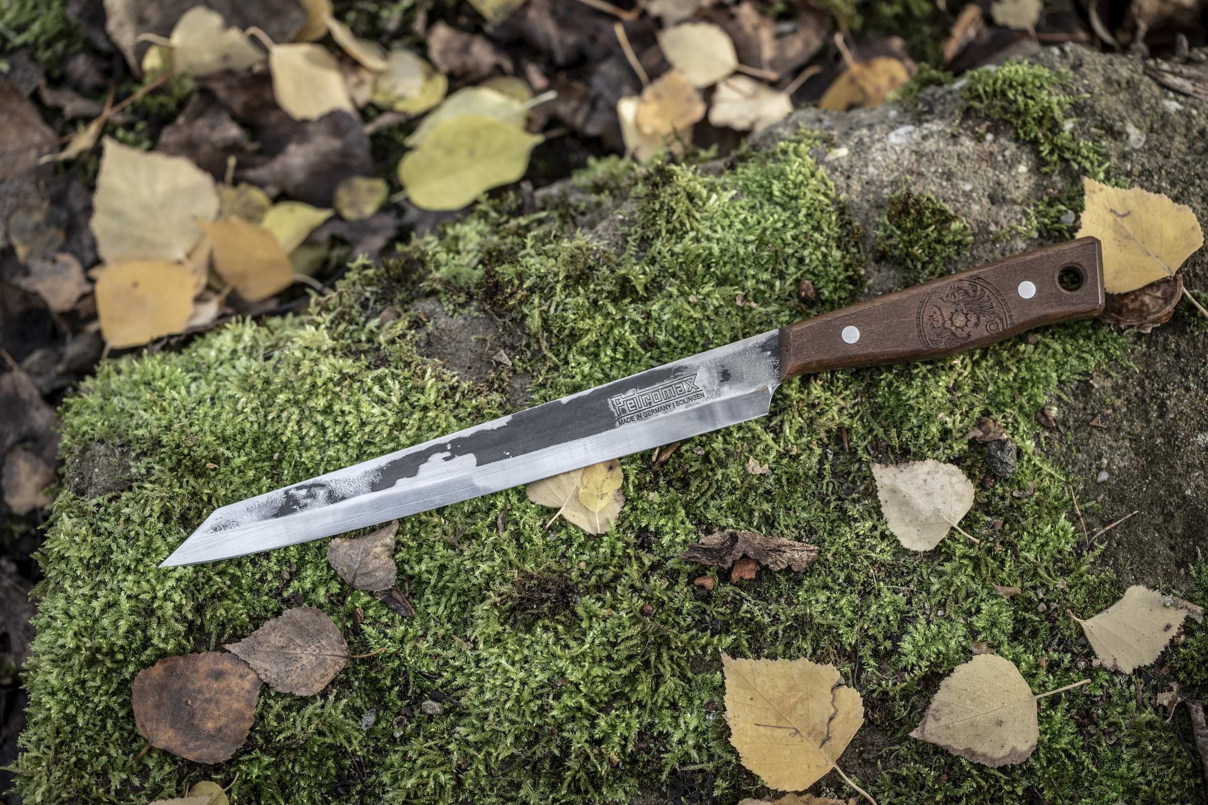 Petromax Tranchiermesser 24 cm Klinge aus rostfreiem Stahl mit Griff aus Walnussholz