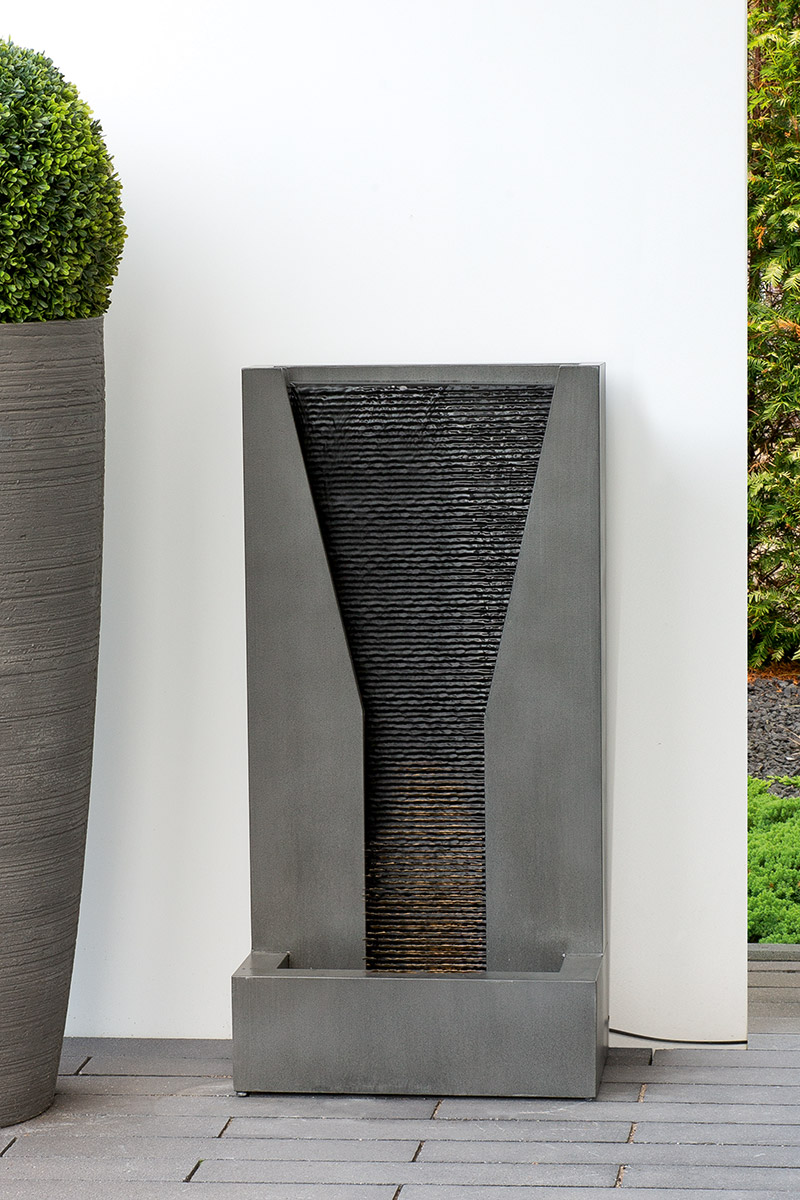 GILDE Brunnen, rechteckig, "Cascata", Stahl, grau, VE 1, L. 25 cm, B. 46 cm, H. 92 cm Fassungsvermögen ≈ 10 Liter LED Beleuchtung, mit 10m Anschlusskabel Unterwasserpumpe 12V 50Hz 12W